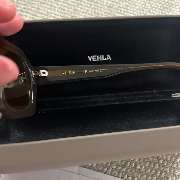 VEHLA River Geometric Sunglasses with box! - Picture 6 of 9